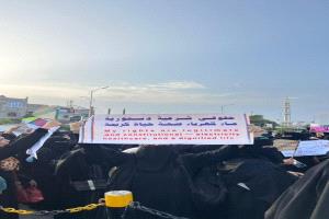 "ثورة النسوان" تعود إلى شوارع عدن رفضاً لانهيار الخدمات