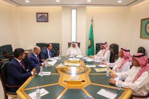 الشاعري يبحث مع الامين العام المساعد لمجلس التعاون الخليجي الاوضاع الاقتصادية والمساعدات الانسانية