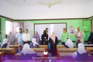 قيادات بالسلطة المحلية وتربوية وانتقالية تتفقد سير اختبارات الثانوية العامة في الشيخ عثمان بعدن