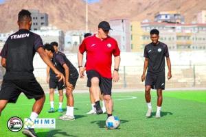 المنتخب الوطني يكثف تدريباته في المكلا استعدادًا لمواجهة لبنان