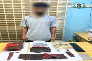الإطاحة بأحد أبرز مروجي المخدرات في بعدن وبحوزته كيلو حشيش