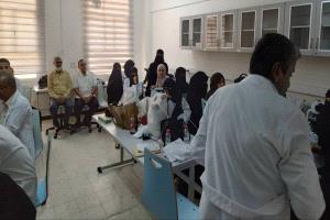 كلية الصيدلة بجامعة عدن تنظم دورة تدريبية في تقنيات الميكروسكوب