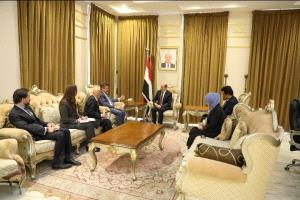 الزنداني يطالب بتعزيز التنسيق مع واشنطن في القضايا المشتركة