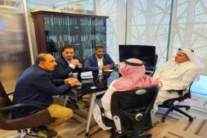 محافظ حضرموت ووزير الكهرباء يبحثان مع البرنامج السعودي احتياجات القطاع الكهربائي والتعليم العالي