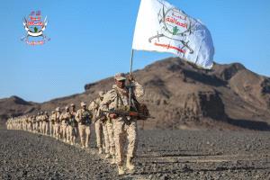 لرفع جاهزيتها القتالية.. قوات العمالقة الجنوبية تنفذ مسيرًا عسكريًّا