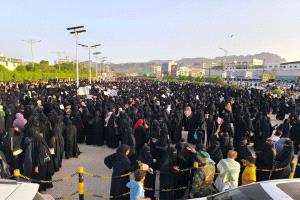 الفنان التشكيلي عدنان جمن يشيد برقي تظاهرة نساء عدن ويهاجم الفساد