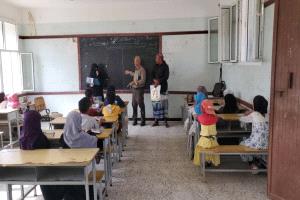 مدير عام حيفان يتفقد سير الامتحانات الثانوية ويشدد على متابعة مستوى الطلبة في برنامج القراءةوالكتابة