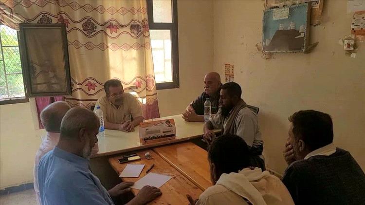 أبين..لقاء تربوي بلودر لمناقشة اضراب المعلمين، وسير العملية التعليمية وانتظامها