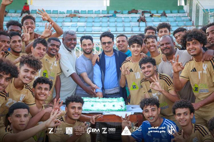 مدير مكتب الشئون الاجتماعية بالشيخ عثمان يقدم التهاني لإدارة نادي وحدة عدن بتحقيق بطولة عدن الكروية