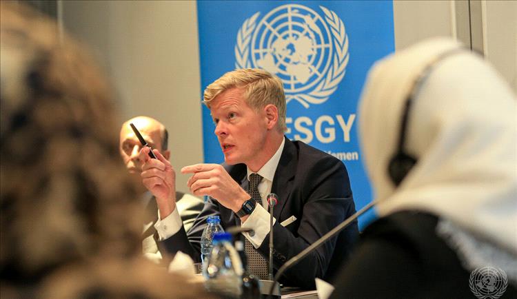 غروندبرغ يختتم زيارة إقليمية شملت عُمان والبحرين لبحث سبل دفع عملية السلام في اليمن