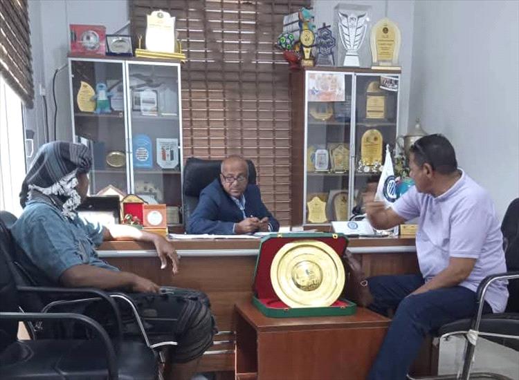 وكيل وزارة الشباب والرياضة خالد الخليفي يلتقي إدارة نادي المجد الرياضي في العاصمة عدن