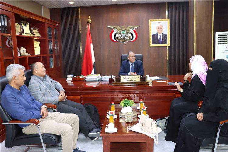 وزير الصناعة والتجارة يبحث مع رئيسة الجهاز المركزي للإحصاء آليات تحديث قاعدة بيانات المنشآت الصناعية والتجارية