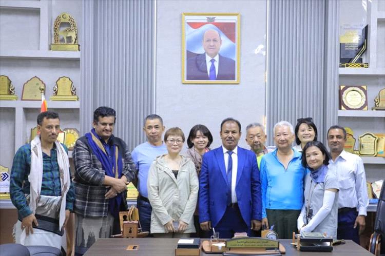 وكيل حضرموت يطلع سيّاح صينيين ويابانيين على المعالم التاريخية والموروث الثقافي بالمحافظة