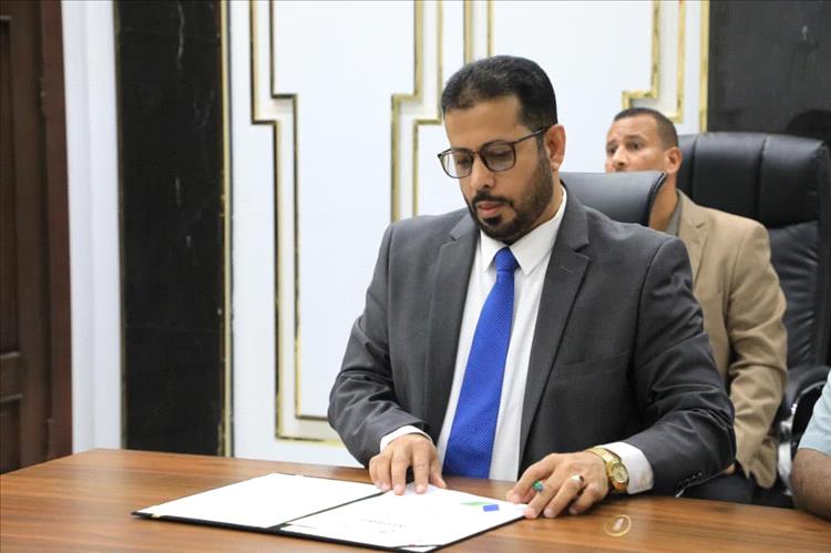 محافظ حضرموت يرعى توقيع اتفاقية لتوريد وتركيب منظومة طاقة شمسية بالجامعة