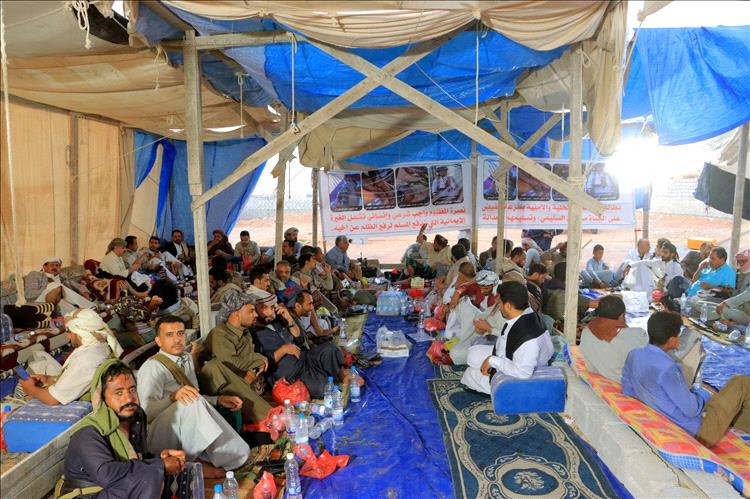 الغيضة.. الوكيل محمد معوضة يستقبل الشيخ محمد كده في مخيم الاعتصام بشأن قضية الطفل الجرادي