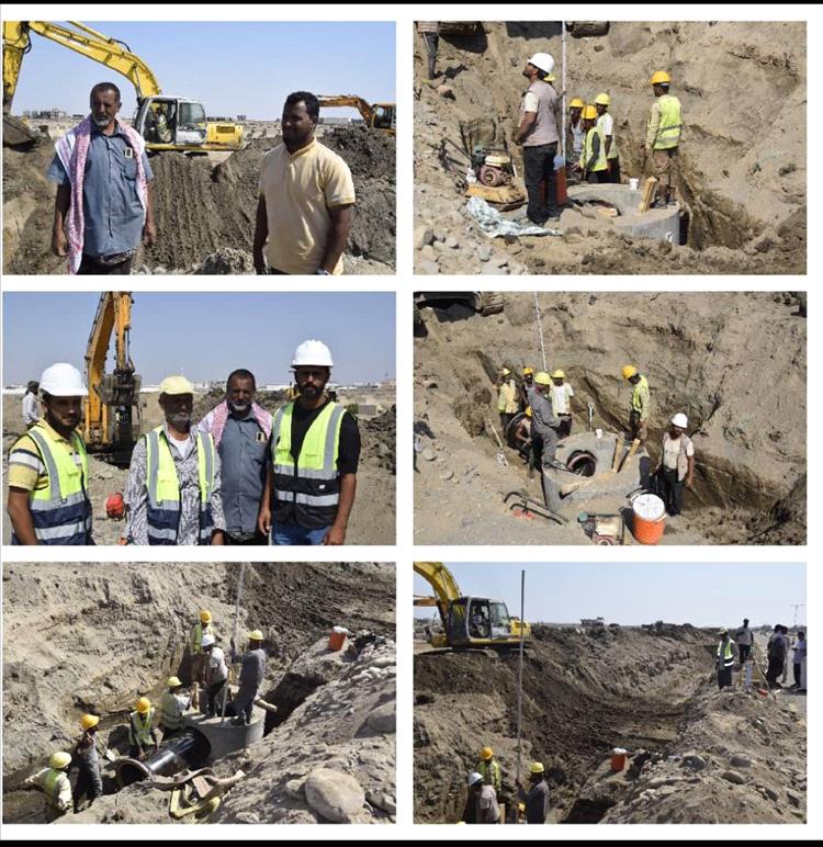 تواصل مشروع حفر وتركيب أنابيب مجاري الصرف الصحي  الممتد من جولة المجاري إلى جولة الكراع