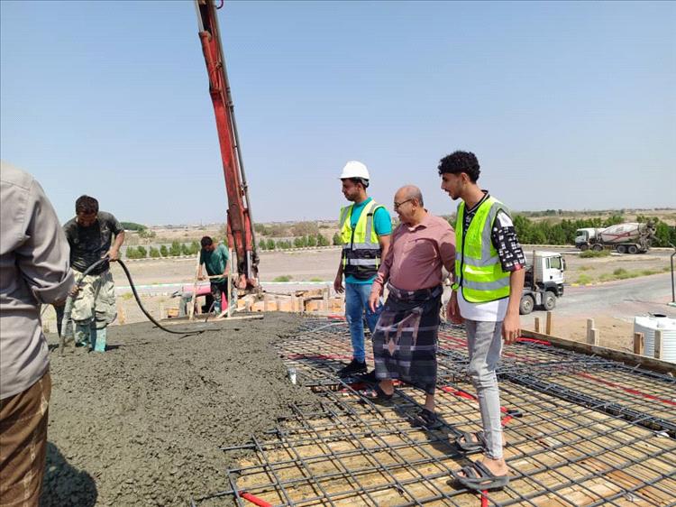 مدير عام تبن يتفقد سير الاعمال الجارية في مشروع حديقة لحج الكبرى