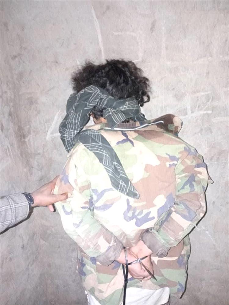 قوات الأمن في لودر تضبط متهمًا بتفجير قنبلة صوتية في المدينة