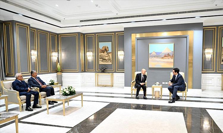 رئيس مجلس القيادة ينهي زيارة الى القاهرة بعد مشاركته في فعاليات افتتاح المتحف المصري الكبير