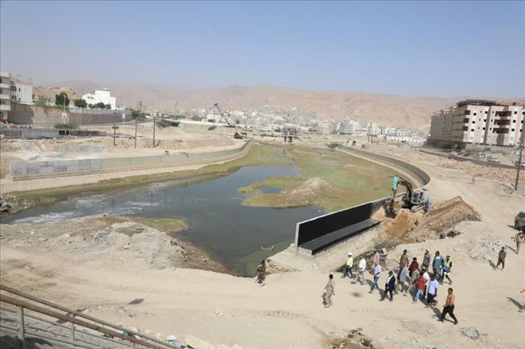 محافظ حضرموت يتفقد العمل بمشروع المرحلة الثانية لخور المكلا ويوجّه بإزالة العوائق التي تعترض سرعة الانجاز