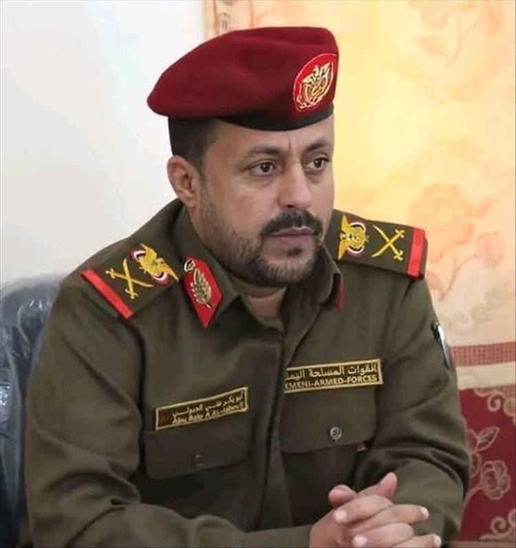 صحفي يُثير أسئلة حول رتبة قائد محور طور الباحة العسكري