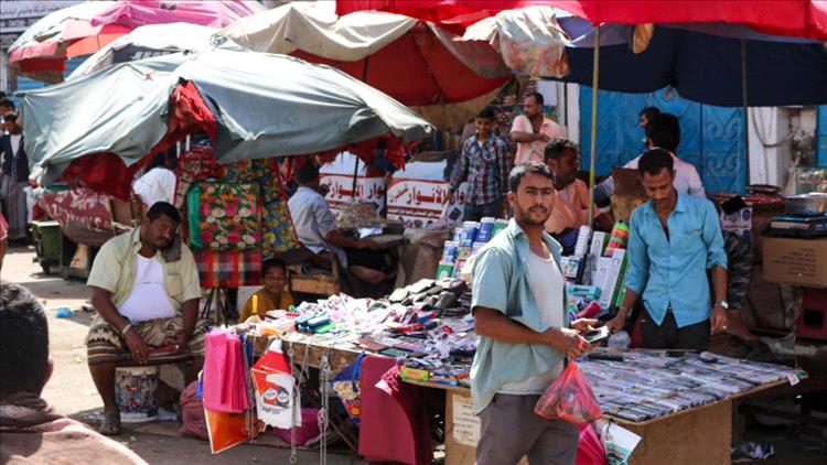 تحرير الدولار الجمركي.. أسواق اليمن تترقب موجة سعرية جديدة