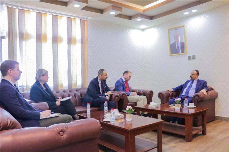 الحكومة تُحذّر من تهديدات الحوثيين لسلامة الطيران المدني