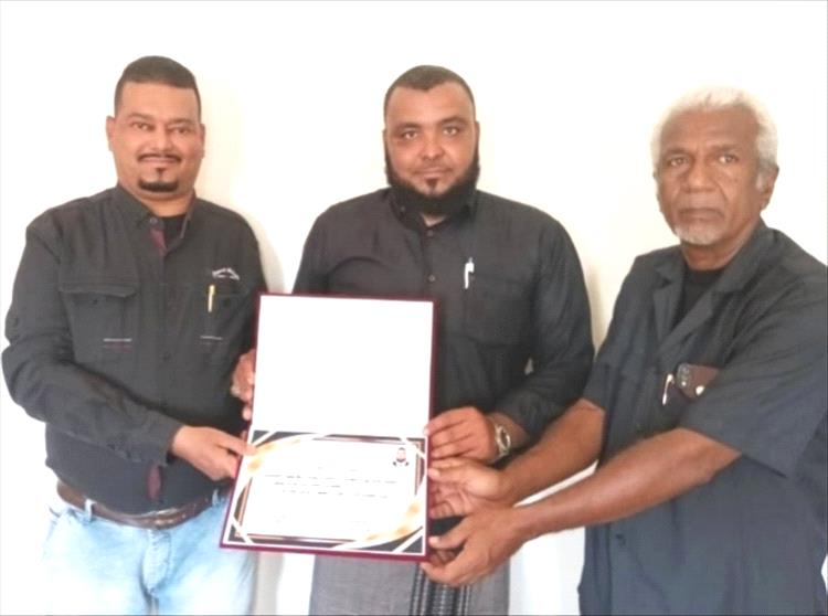 منتدى أصدقاء الإعلاميين يزور صندوق صيانة الطرق والجسور بساحل حضرموت