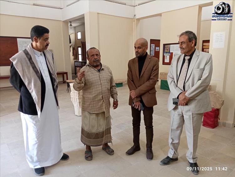 الأمين العام ومدير عام مكتب الخارجية بشبوة يزوران متحف المحافظة ويشيدان بعراقة إرثها الحضاري