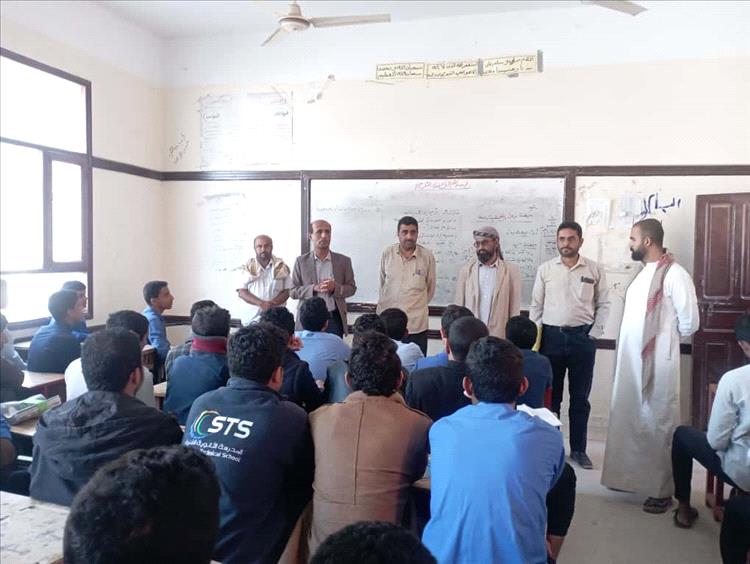 مدير تربية شبوة يشيد بأداء معلمي ثانوية حنيشان ويؤكد: المعلم هو عماد التعليم وركيزته الأولى