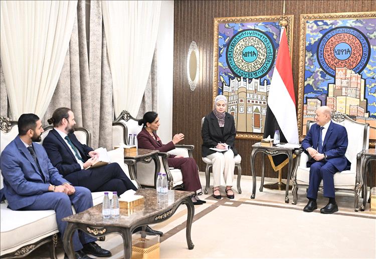 رئيس مجلس القيادة يستقبل سفيرة المملكة المتحدة