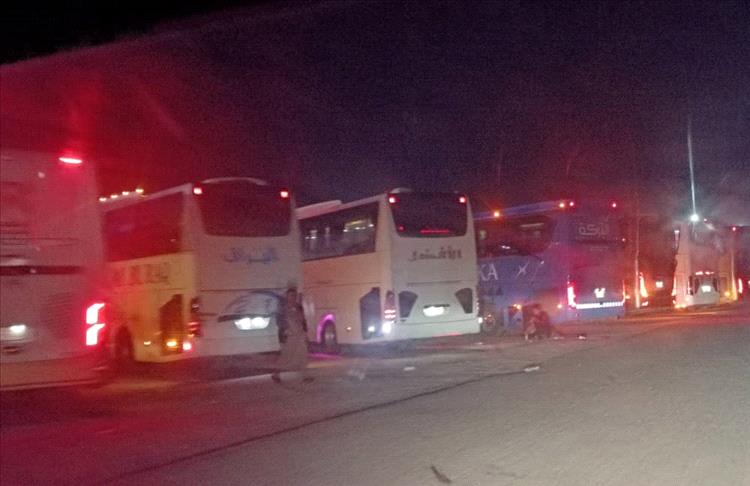 السلطة المحلية وأهالي أحور يرحبون بمرور باصات النقل الجماعي عبر طريق الساحل