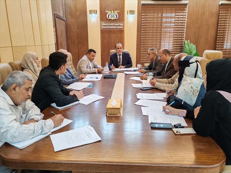 وزير الصحة يترأس اجتماعاً للجنة الإشرافية للملتقى العلمي الثاني لمكافحة مقاومة مضادات الميكروبات