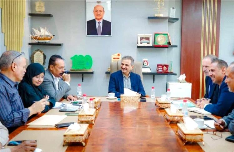 المحافظ لملس يناقش مع مكتب الأمم المتحدة لخدمات المشاريع سير العمل بمشروع طريق حيوي وهام بالعاصمة عدن
