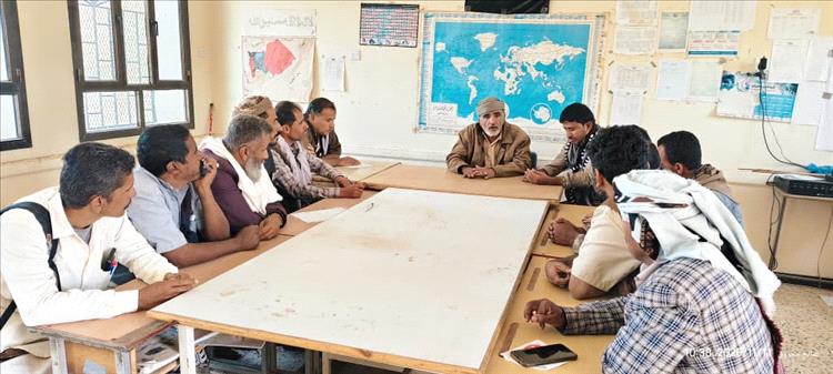 السلطة المحلية بمديرية جيشان تلتقي بالضابط الميداني لمنظمة كير