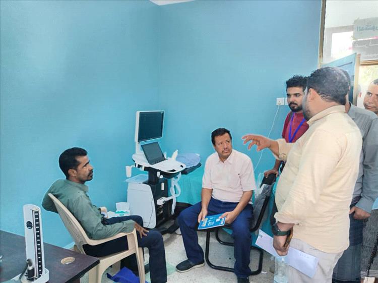 مدير عام رضوم يشرف على تدشين المرحلة الثانية من التجهيزات الطبية بمستشفى رضوم الممول من مؤسسة خليفة