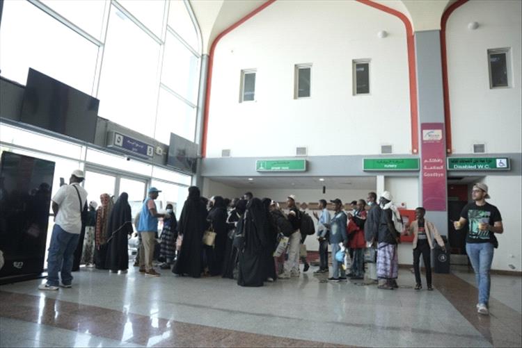 رحلة جديدة تُعيد عشرات اللاجئين الصوماليين من اليمن إلى وطنهم بدعم أممي