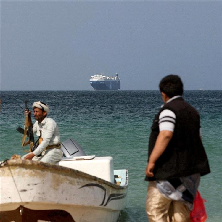 الحوثيون يعلنون وقف الهجمات على إسرائيل والسفن في البحر الأحمر