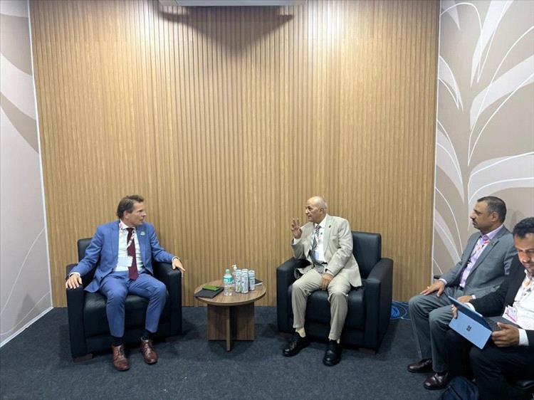 وزير المياه والبيئة يبحث مع مسؤول هولندي عدد من المشاريع والمبادرات المشتركة