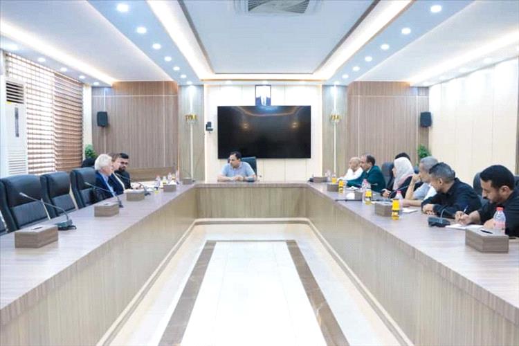 الوزير السقطري يبحث مع الوفد الهولندي تعزيز التعاون في المجالات الزراعية والمائية والسمكية