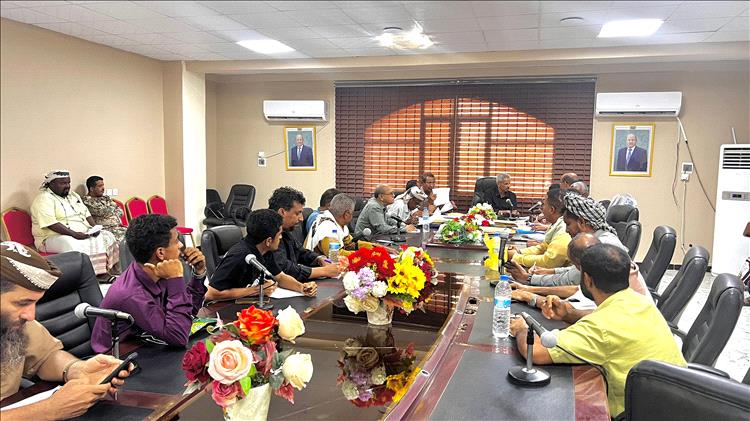 محافظ لحج يترأس اجتماع فتح مظاريف ثلاثة مشاريع تنموية بمديرية تبن