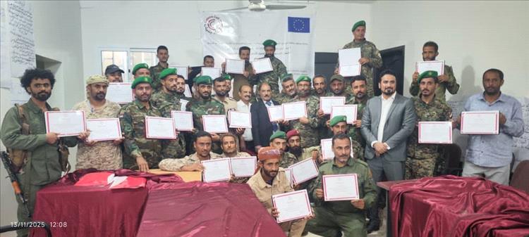 بحضور محافظ الضالع.. اختتام الدورة التدريبية الخاصة في المعايير الإنسانية الدولية