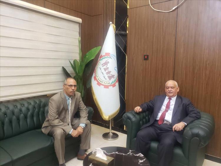 وزير الخدمة المدنية والتأمينات يطّلع على أوضاع المؤسسة المحلية للمياه بوادي حضرموت