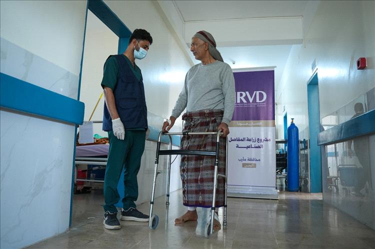 اختتام المرحلة الرابعة من مشروع زراعة المفاصل الصناعية في مأرب