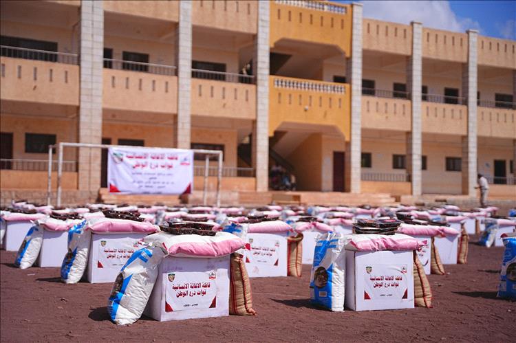 درع الوطن تدشن المرحلة الثالثة من توزيع السلل الغذائية في ردفان بلحج