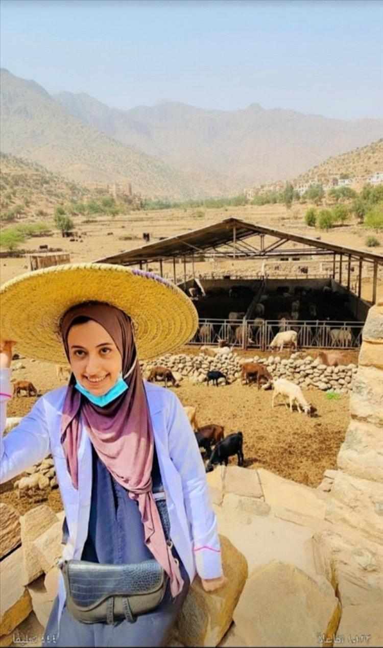 شابة من زمنٍ آخر.. كيف صنعت لجين الوزير “ثورة هادئة” في زراعة اليمن وثروته الحيوانية؟