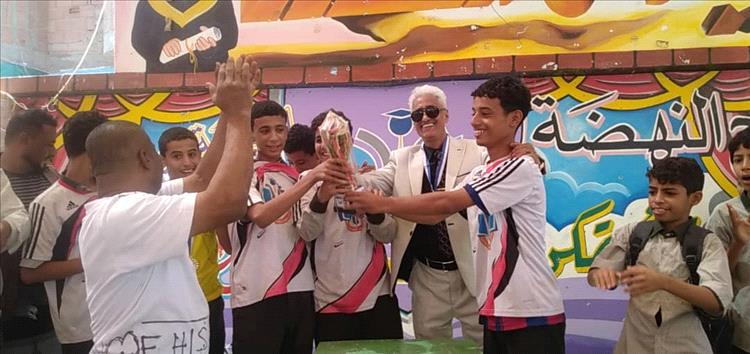 صف تاسع (أ) يتوج بطلاً لكرة اليد الخماسية بمدارس النهضة النموذجية
