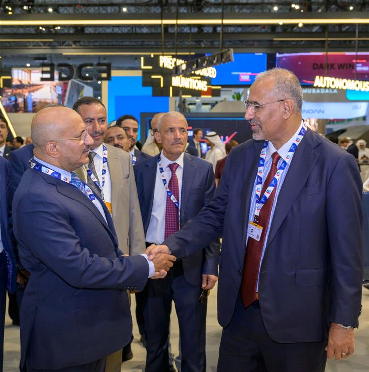 ناشط صحفي مخاطبًا الزبيدي: المصافحة المطلوبة اليوم هي مع قيادات جنوبية مختلفة لا مع طارق صالح