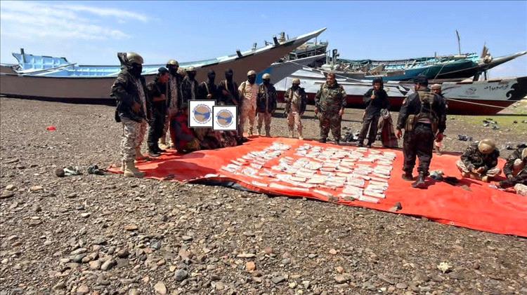 الحملة الأمنية بمديرية المضاربة ورأس العارة تضبط قارباً يحمل 600 ألف قرص كبتاجون