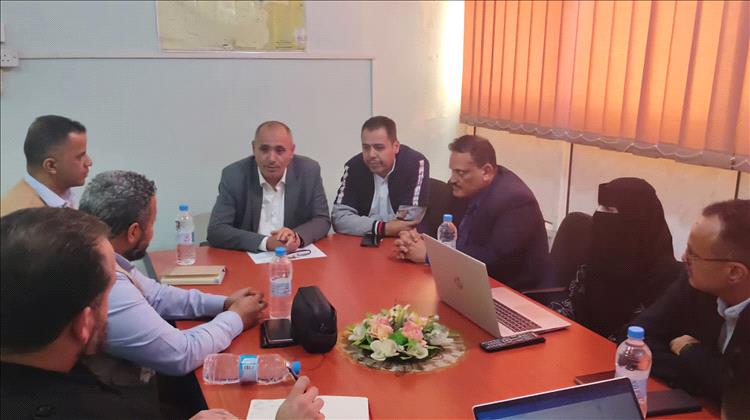 وكيل أول محافظة تعز يناقش مع منظمة رعاية الأطفال تدخلاتها في المحافظة